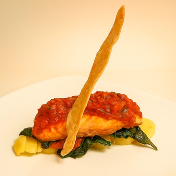 Corte de carne a la parrilla con guarnición